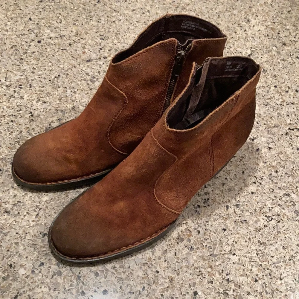 Size 10 Women’s Born Ankle Zip Booties - Picture 2 of 13